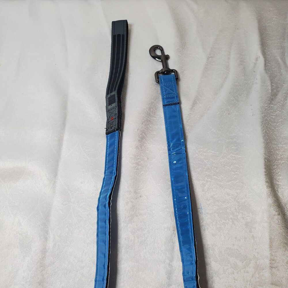 Disney Star Wars Metallic Blue Lightsaber Dog Leash Pet Lead 4 ft 20-90 lb - Picture 2 of 4